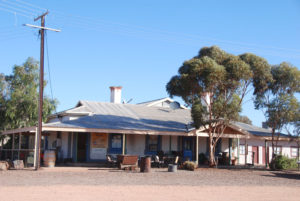 Kingoonya pub.