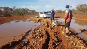 After the Navara got through the boghole Greg shifted a large rock that was causing difficulties.