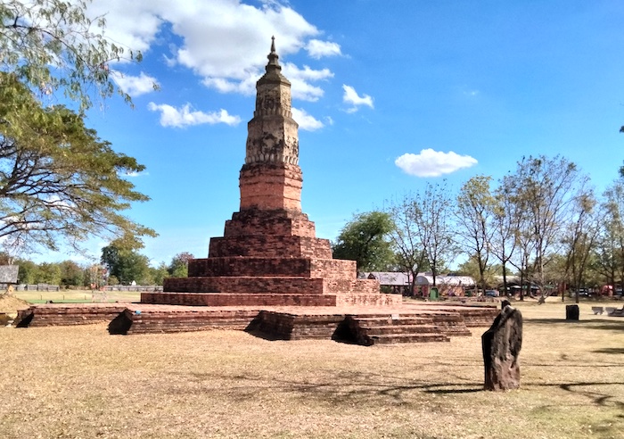 Semas around the chedi.